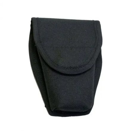 Mustast Cordura materjalist käeraudade vutlar eestvaates koos laia ja turvalise takjakinnitusega.