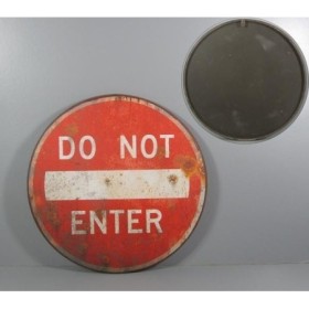 Металлический знак - Do not enter